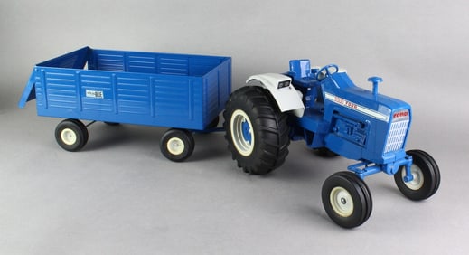 Ertl Ford 8000 Tractor & Big Blue Wagon