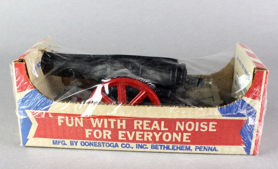 Big Bang Cannon Mint in Box Conestoga Co.: Vintage Big Bang Cannon Mint in Box Conestoga CO. Bethlehem, Penna. 1950s-1960s cannon never opened store stock, 9 1/4 inches long iron cannon.