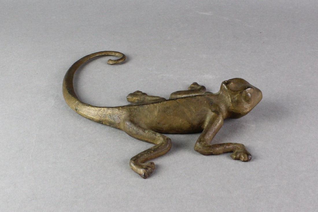 Sherwin-Williams Cast Iron Chameleon Doorstop: Sherwin-Williams Advertising Cast Iron Chameleon/Gecko Doorstop. Original paint, excellent condition. Over 10 inches long.