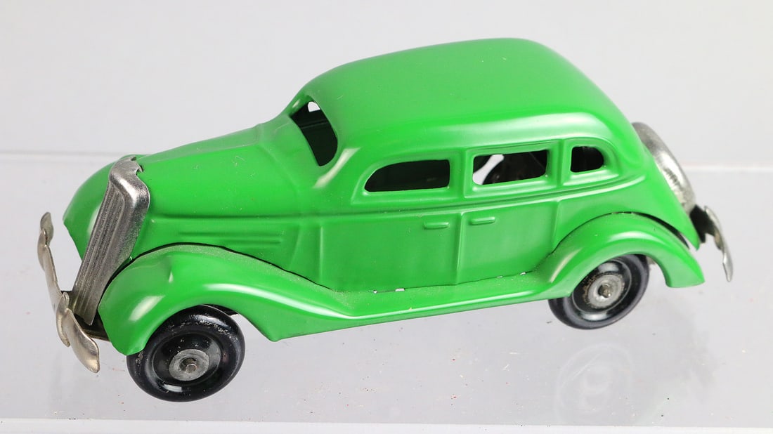 Gama Wind Up Tin Litho Clockwork Sedan: Gama Wind Up Tin Litho Clockwork Sedan, Germany 5" NBM