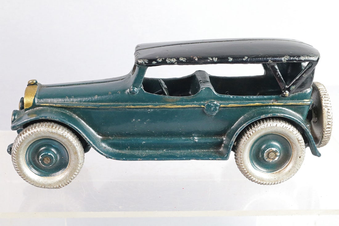 A.C. Williams Cast Iron Lincoln Touring Car: A.C. Williams Cast Iron Lincoln Car, 9"