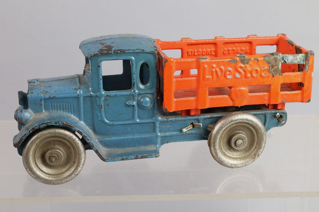 Kilgore Live Stock Cast Iron Truck: Kilgore Live Stock Cast Iron Truck, 9"