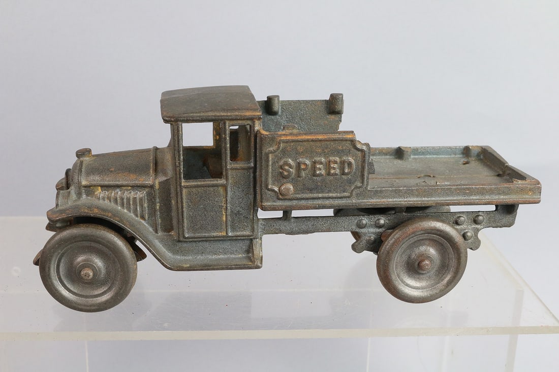 Kenton Speed Truck Cast Iron: Kenton Speed Truck Cast Iron, stake rear missing, 10"