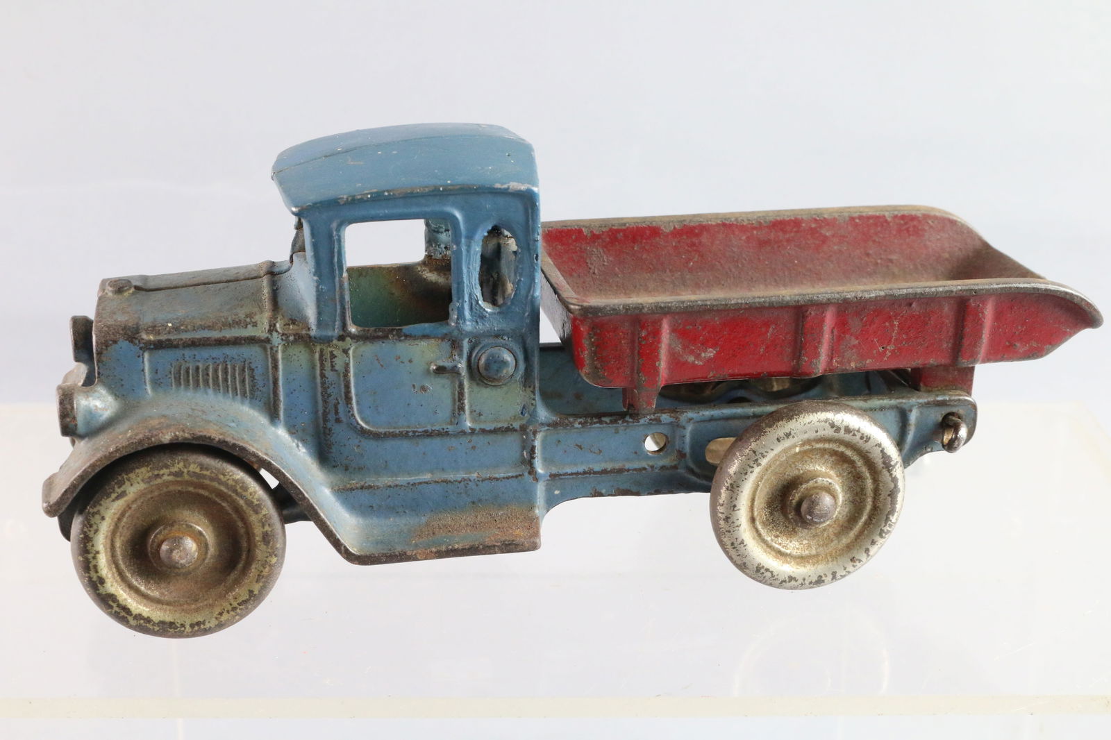 Kilgore Cast Iron Dump Truck: Kilgore Cast Iron Dump Truck, 9"