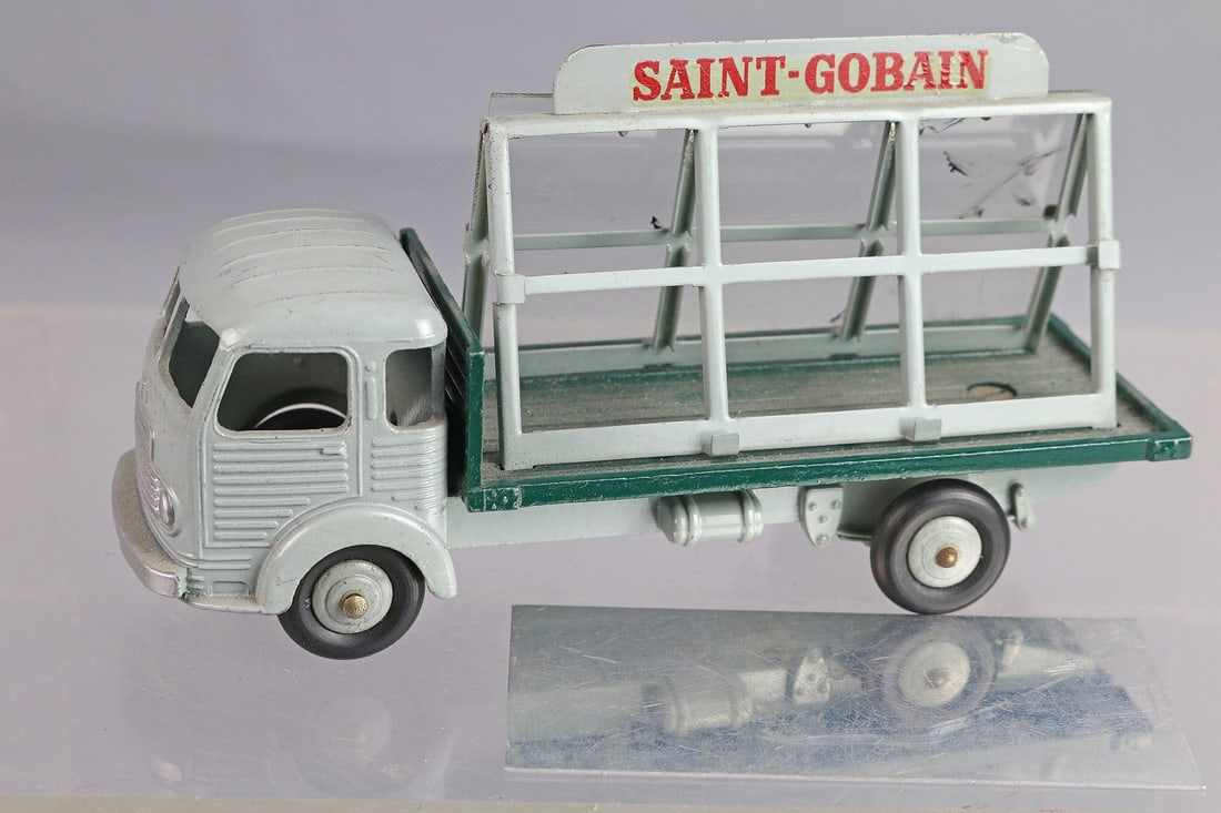 Dinky Simca Glass Cargo Truck: Dinky Simca 33C Cargo Truck, 5 inches.