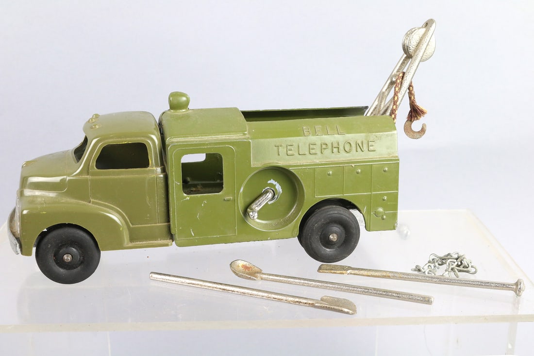 Hubley Bell Telephone Truck w Accessories: Hubley Bell Telephone Truck w Accessories, 9"