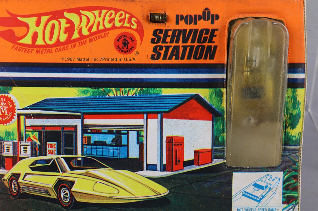 Hot Wheels Redline Pop Up Service Station: Hot Wheels Redline Pop Up Service Station, 9"