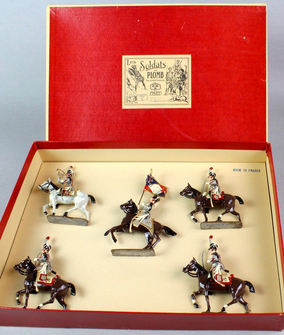 CBG Mignot Soldiers Hussars Calvary In Box: Mignot Soldiers Hussars (3rd regiment) Calvary In Box. Mint soldiers on horseback in the original box. Hussars
