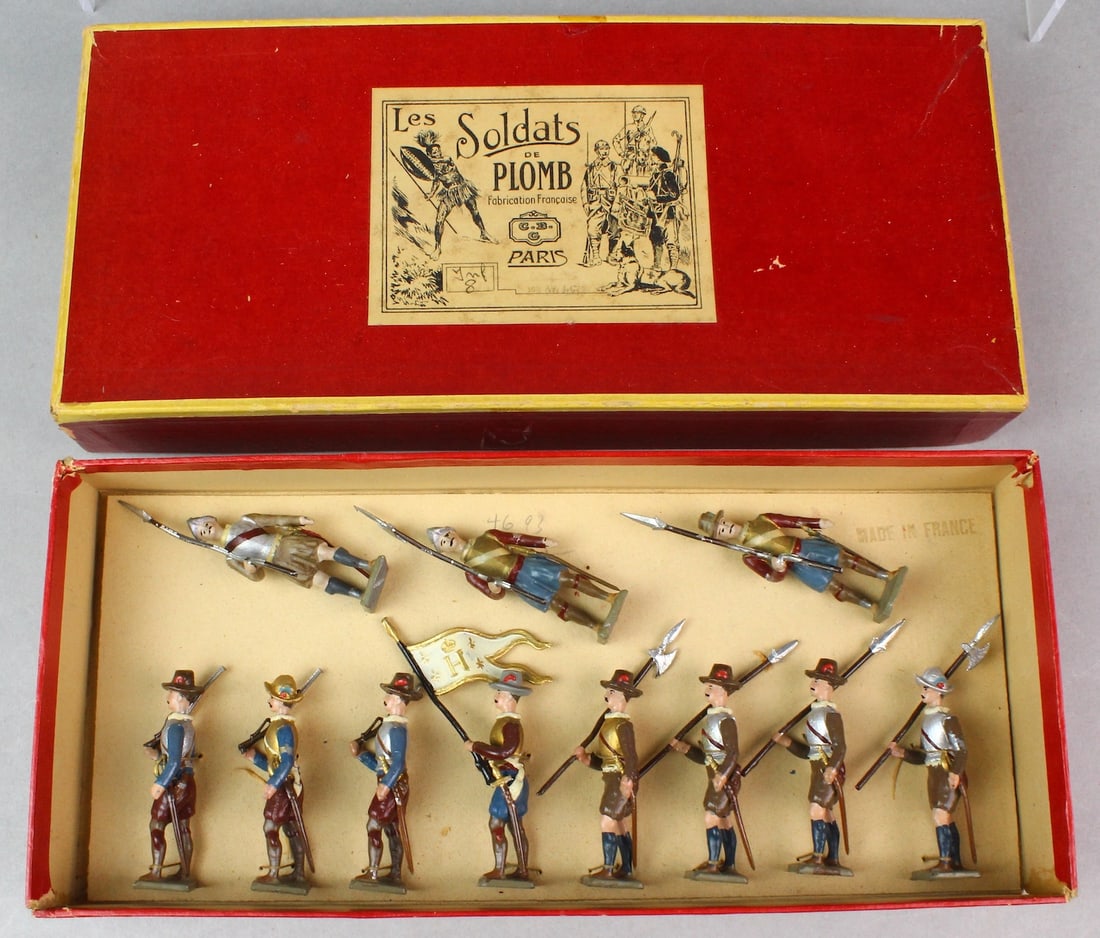 CBG Mignot Henry IV Soldiers in Box: CBG Mignot Henry IV Soldiers in Box. Infantry tied and extra soldiers not tied.