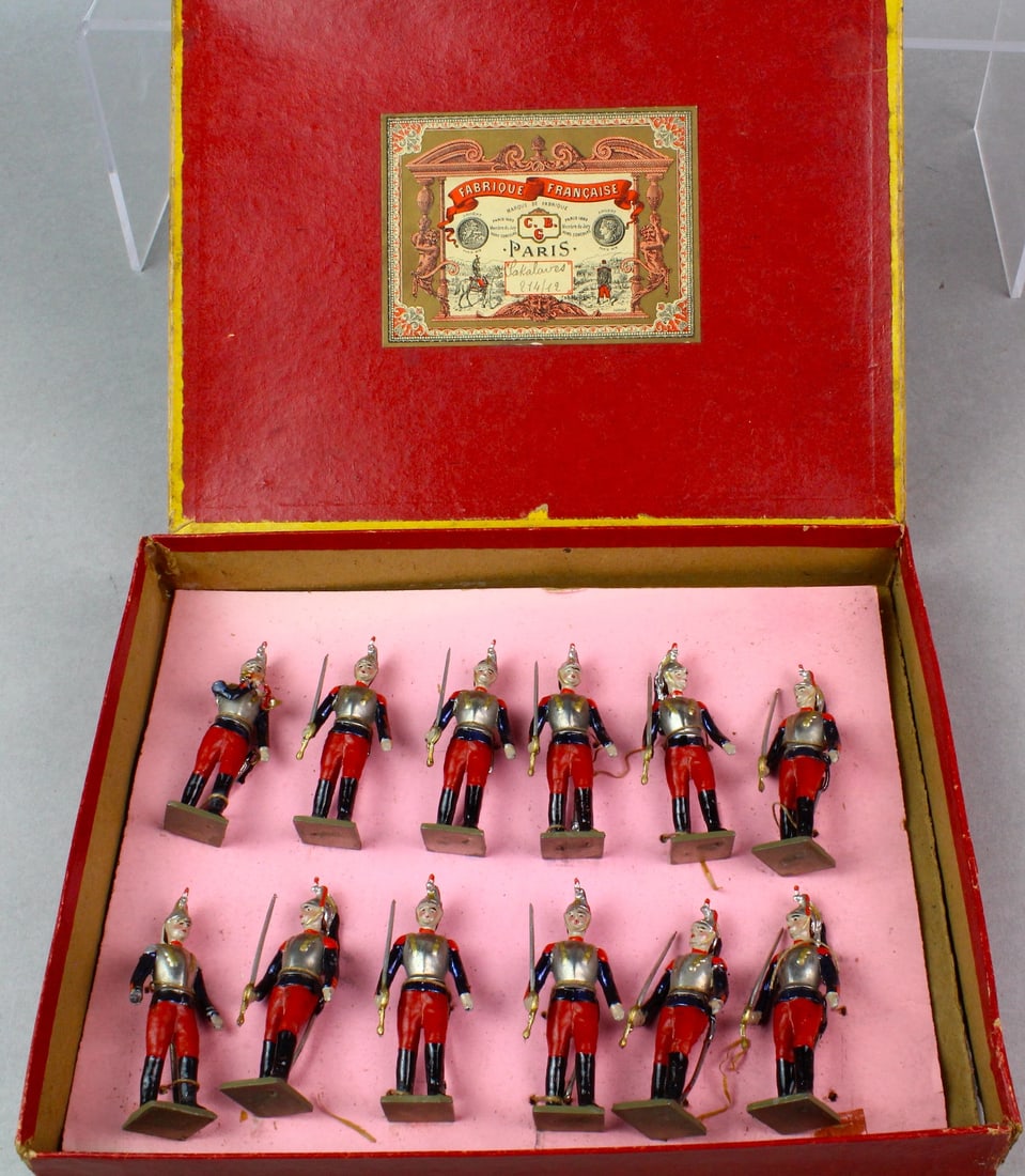CBG Mignot Sakalaves Soldiers in Box: CBG Mignot Sakalava Soldiers of Madagascar Tied in Box. One side panel of box is loose from box.