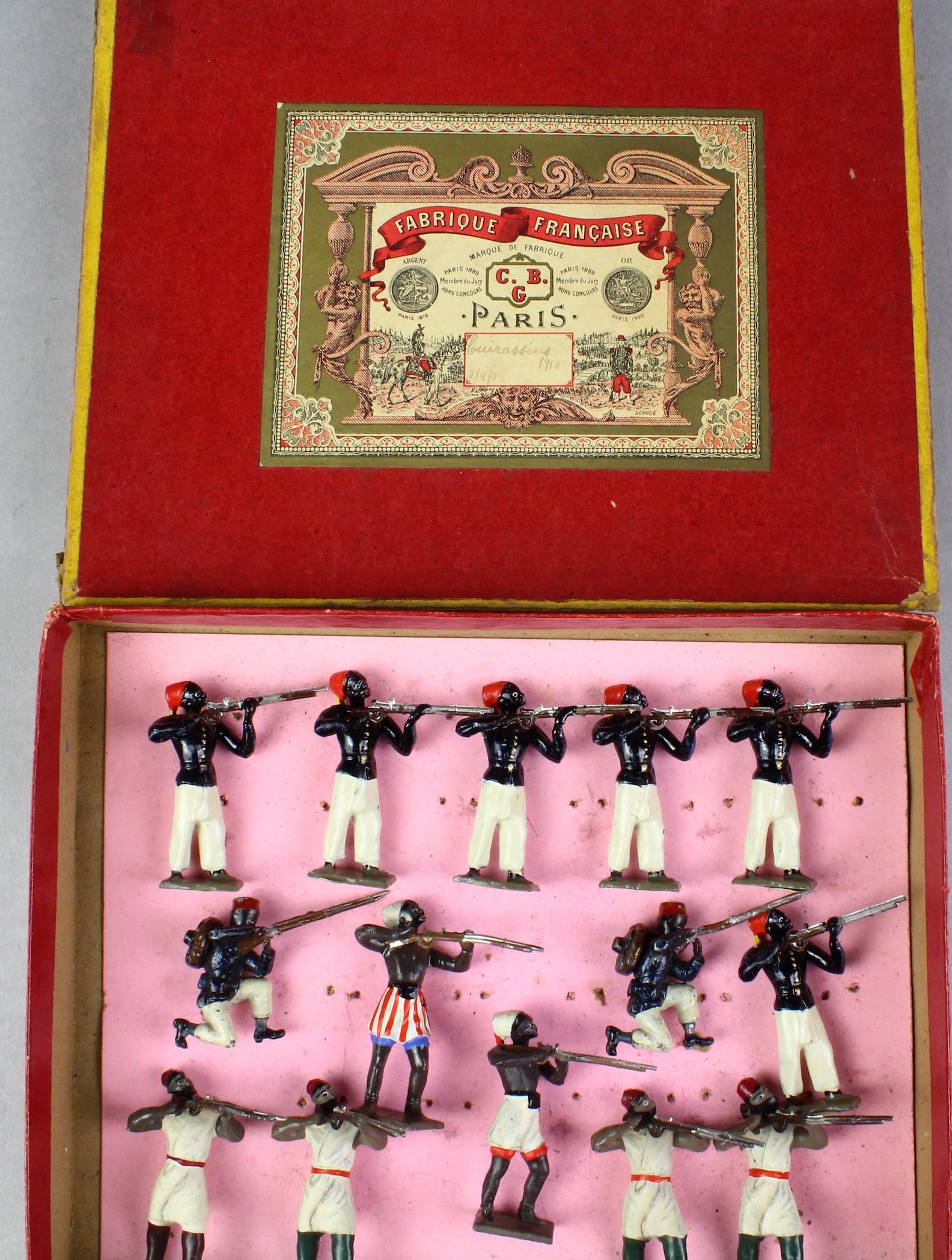 CBG Mignot Dismounted Soldiers in Box: CBG Mignot Dismounted Soldiers in Box. 13 soldiers with rifles, untied, may be wrong box (Cuirassiers).