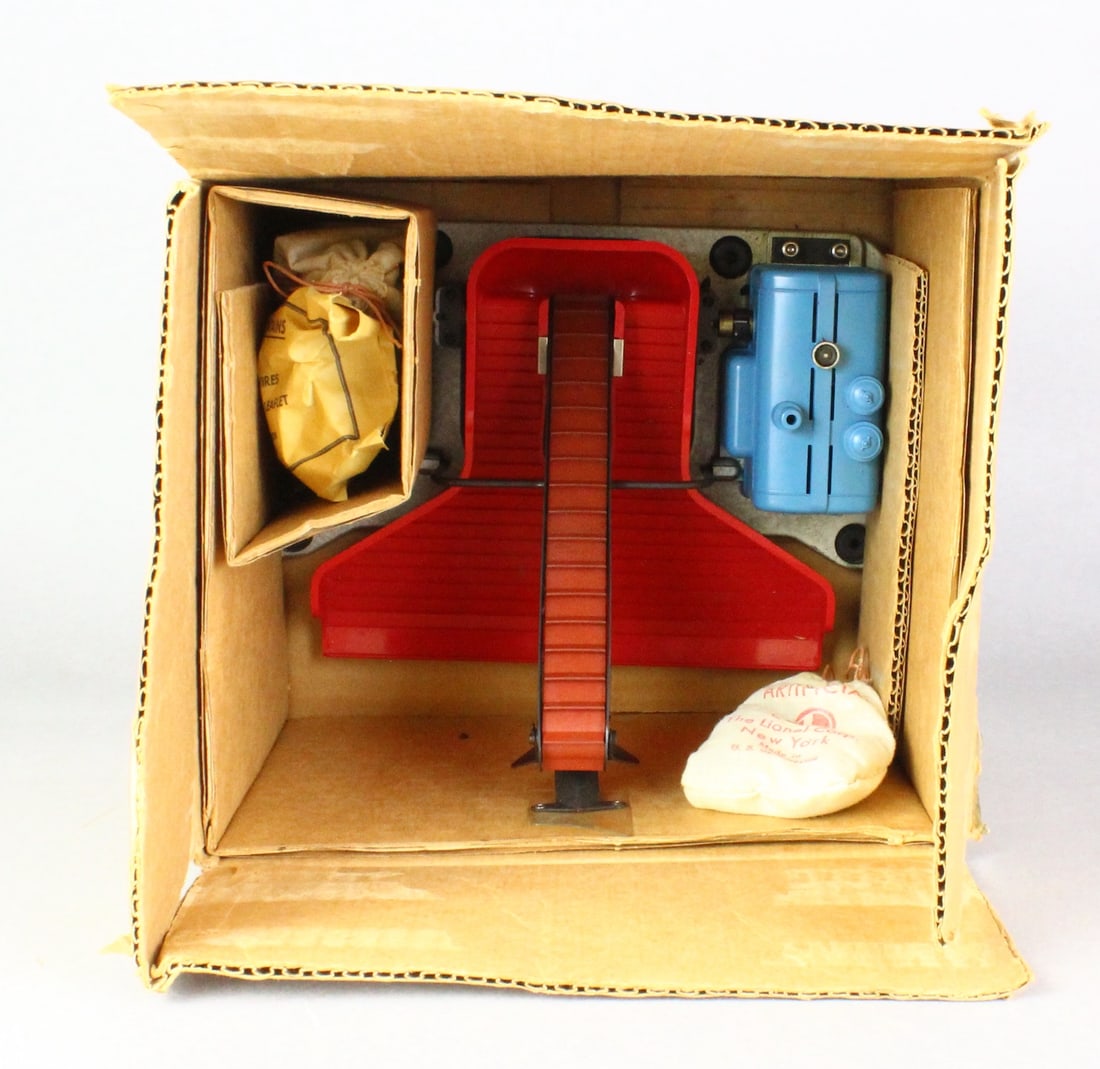 Lionel #397 Operating Coal Loader Mint in Box - 3