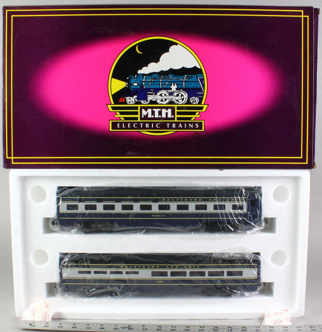 MTH Aluminum Sleeper/Diner B&O Set in Box: MTH Aluminum Sleeper/Diner B&O Set in Box. B&O Blue & Yellow painted appear to never have been run.