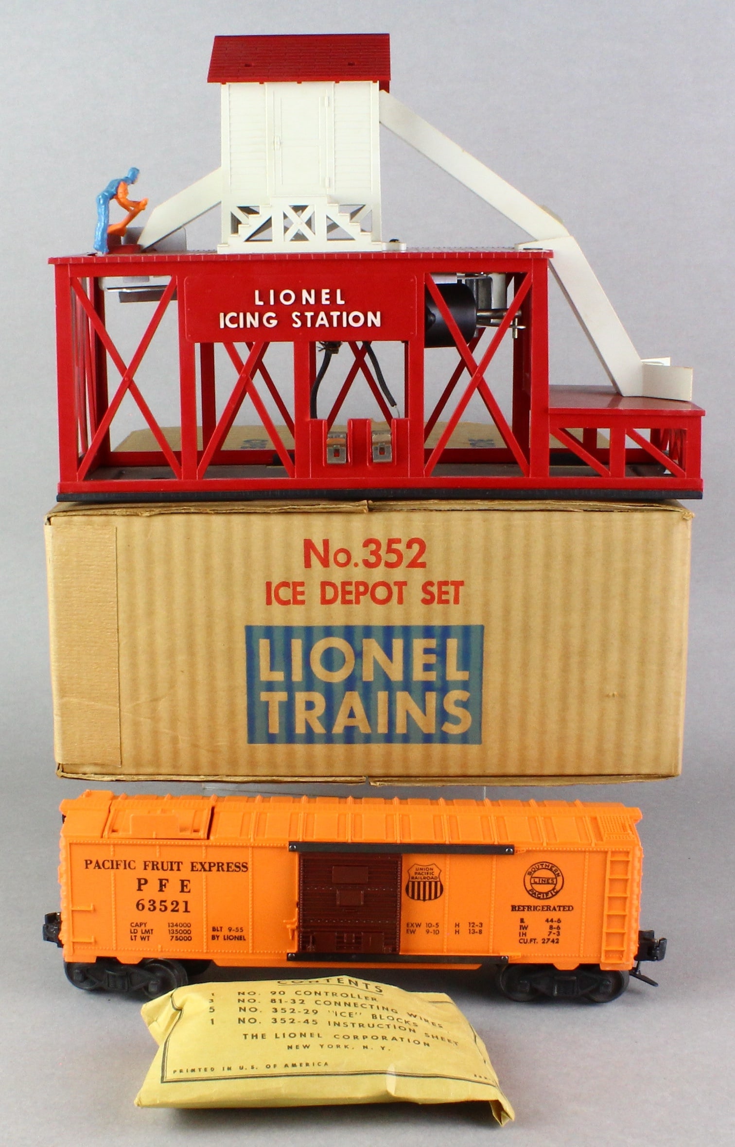 Lionel 352 Ice Depot Set Mint in Box Never Used: Lionel 352 Ice Depot Set Mint in Box Never Run with all parts, inserts, crisp box.