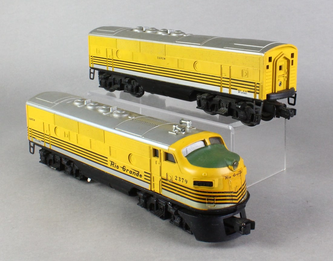 Lionel Rio Grande 2379 A-B Diesel Set: Lionel Rio Grande 2379 A-B Diesel Set. F3B Diesel in fine to excellent condition, minor wear, nice set.