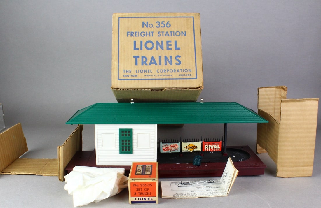 Lionel 356 Freight Station Mint in Box Never Used (1 of 4)