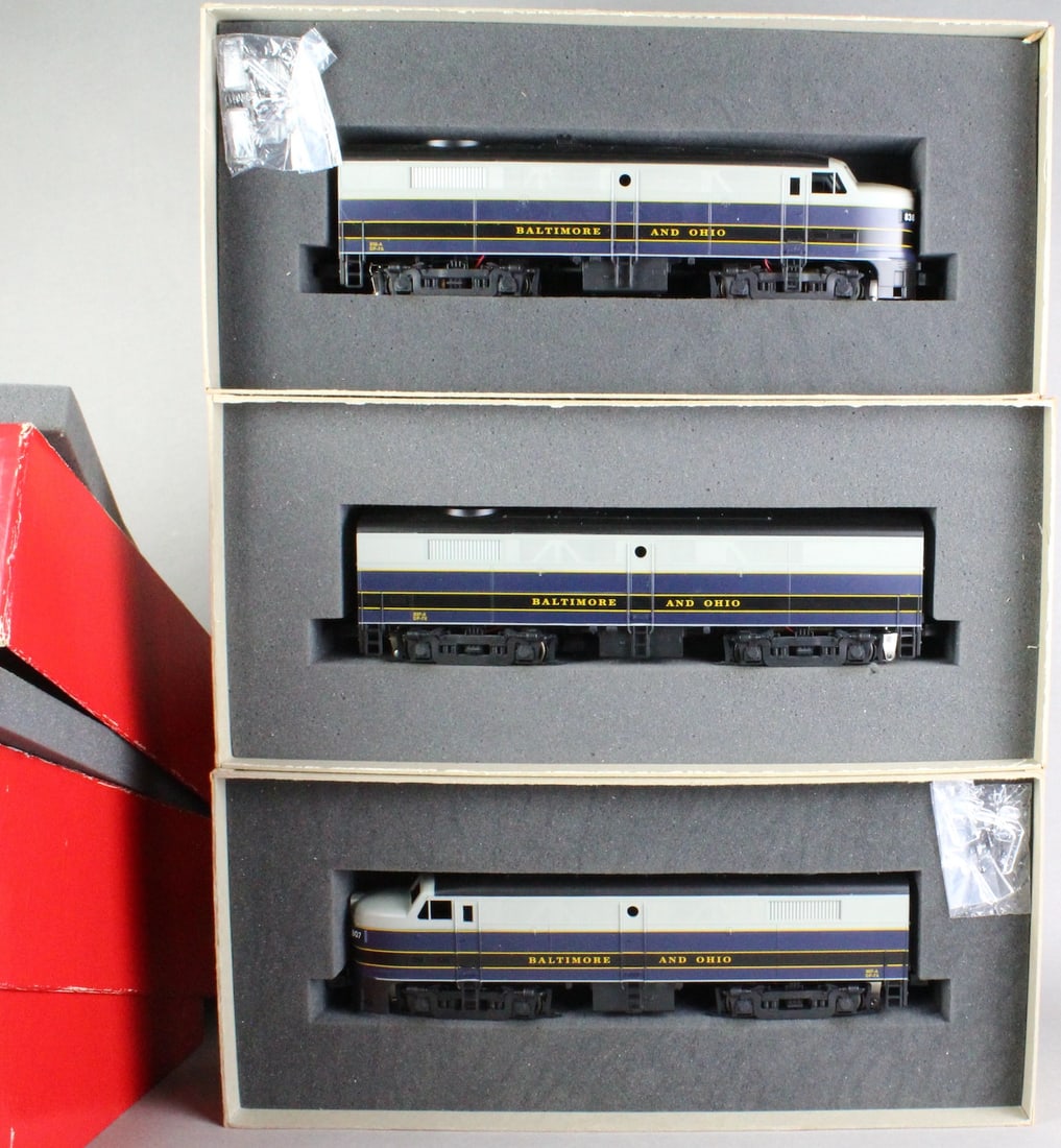 Weaver Hi-Rail FA-2 Diesel A, B, A Unit Locomotive (1 of 5)