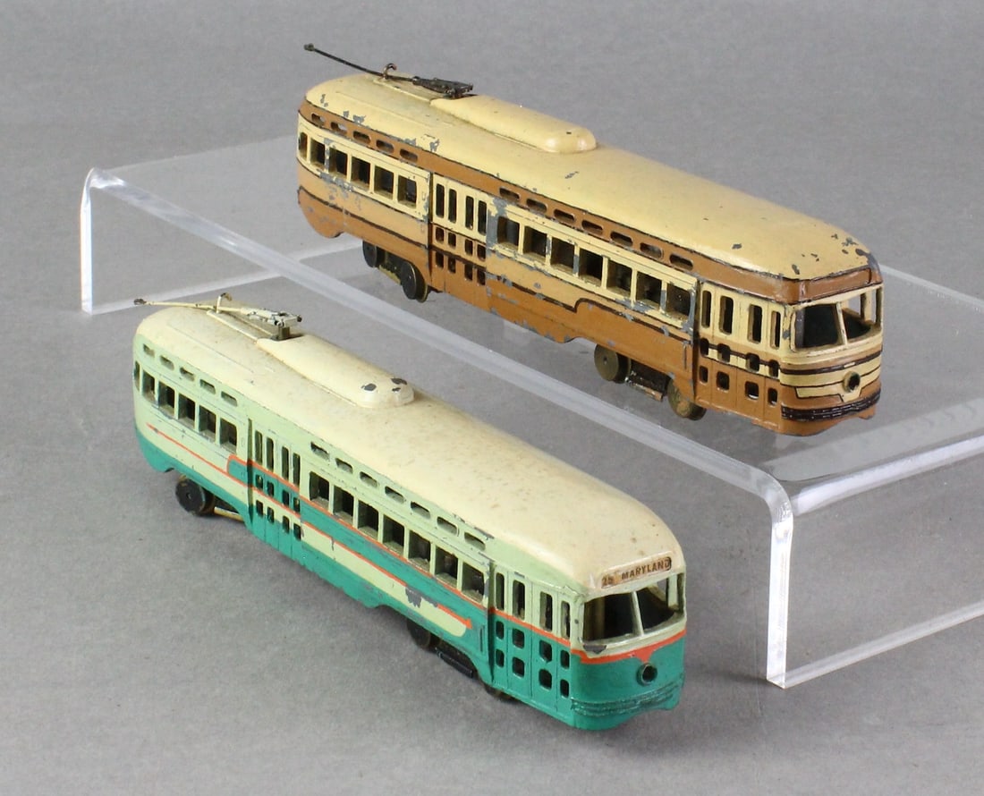 Painted Brass HO Trolley Pair Suydam: Painted Brass HO Powered Trolley Pair. Nice paint schemes, appear to be by Suydam.