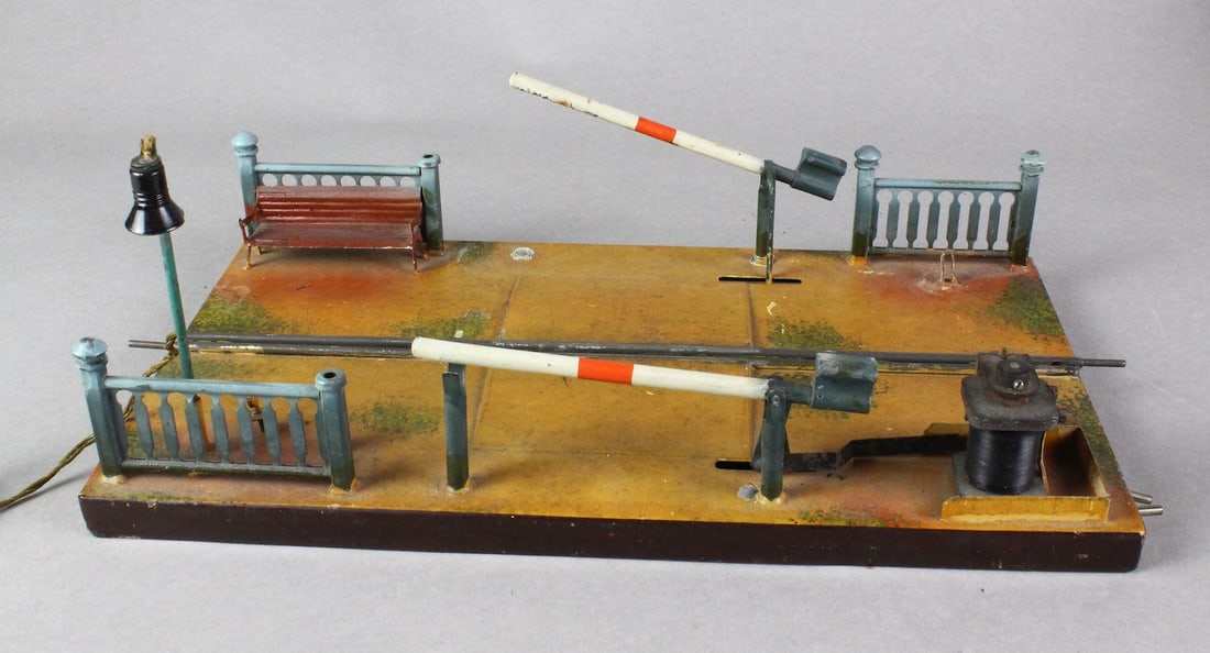 Marklin 2 Gate Train Crossing - 3