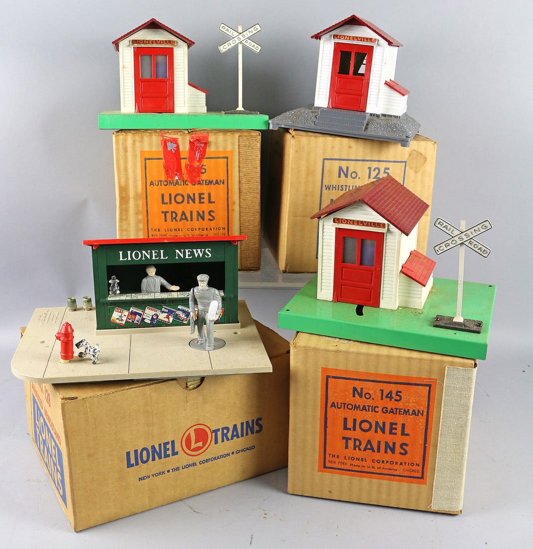 Lionel 145, 125, 128 Animated Newsstand Lot: Lionel 145, 125, 128 Animated Newsstand Lot, 4
