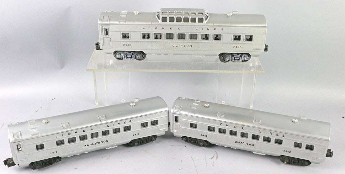 Lionel Illuminated Vista Dome Pullman Lot: Lionel Illuminated Vista Dome Pullman Lot, 2422, 2432, 2421