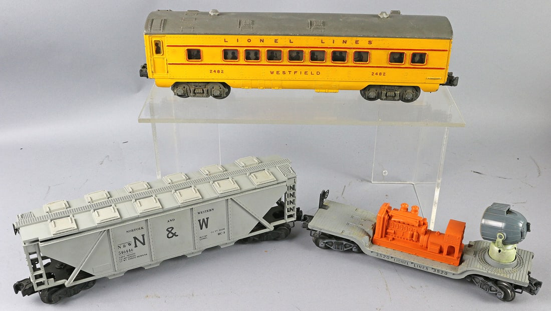 Lionel 6446 Cement Lot: Lionel 6446 Cement Lot, 3520 Searchlight, 2482 Westfield