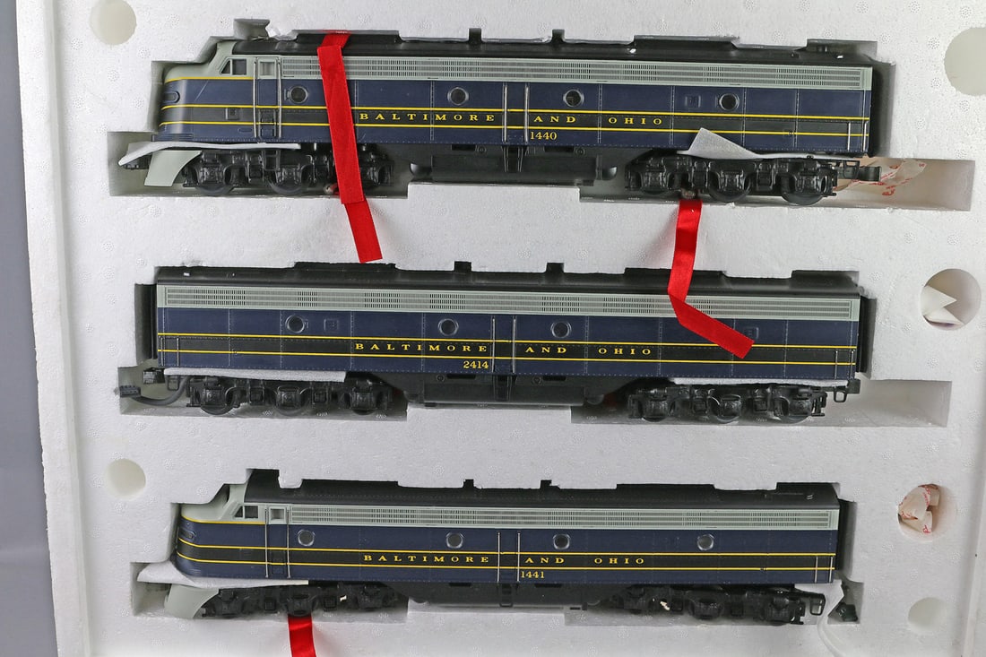 MTH EMDE-8 A-B-A Diesel Set Box Never Run: MTH EMDE-8 A-B-A Diesel Set Box Never Run