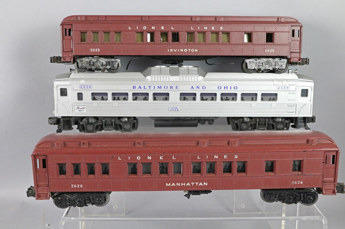 Lionel Passenger Car Lot (1 of 3)