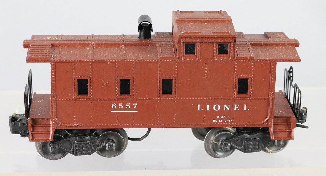 Lionel 6557 Illuminated Smoke Caboose in Box (1 of 3)