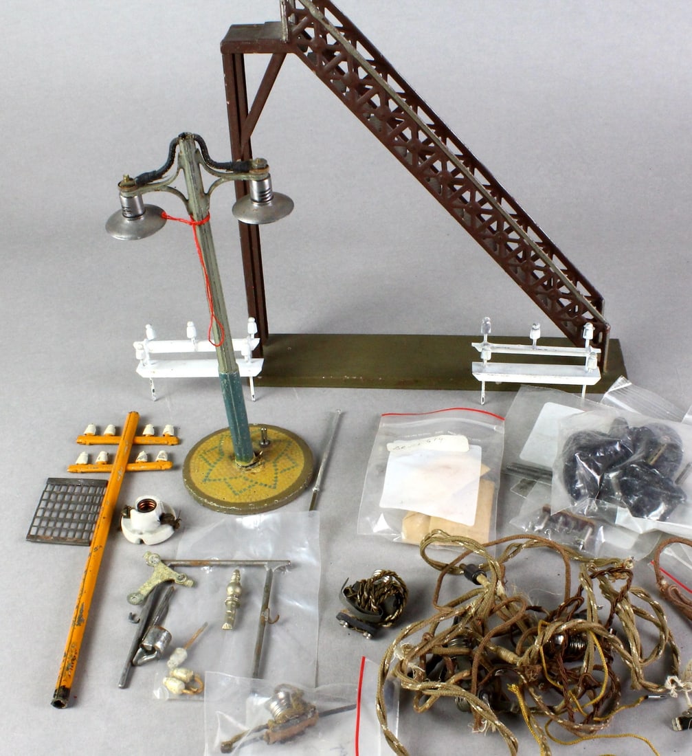 Pre-War Marklin Bridge Steps, Parts, Telegraph (1 of 4)