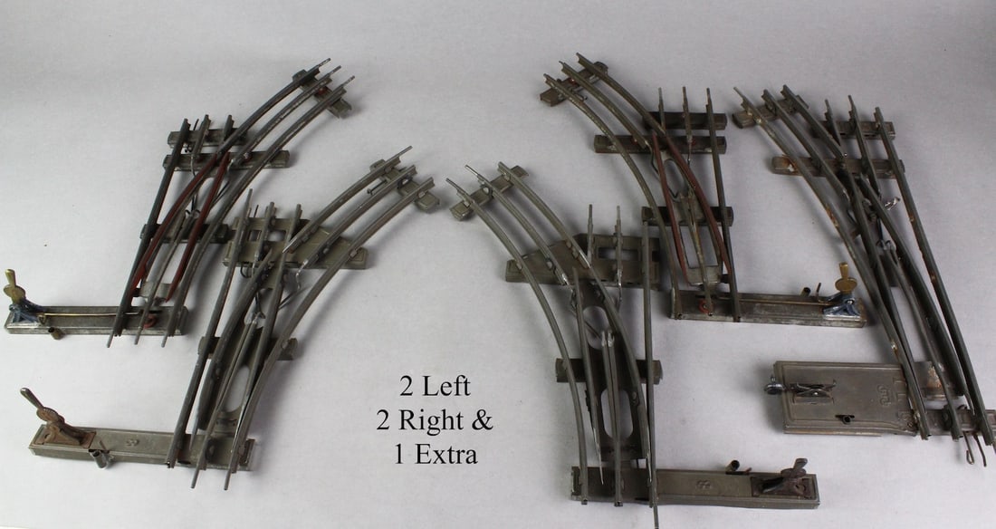 5 Marklin 1 Gauge 3 Rail Switches 2 L, 2R & 1Extra: Marklin 1 Gauge 3 Rail Switches 2 L, 2R & 1 Extra switch which appears incomplete.