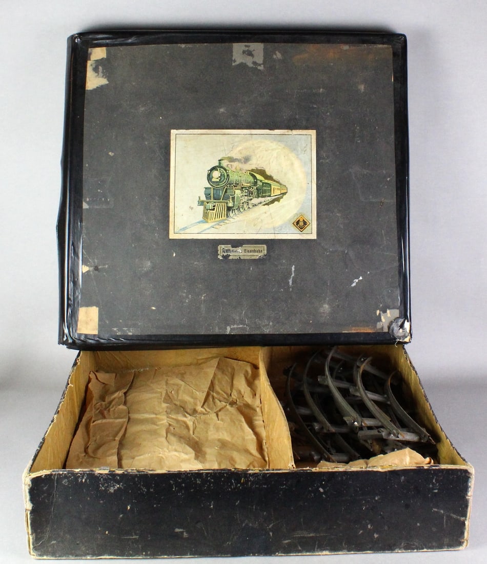 Marklin 1 Gauge 1900s Original Set Box Eisenbahn &: Marklin 1 Gauge 1900s Original Set Box Eisenbahn with 1 Gauge Track- 8 curves, 2 straight.