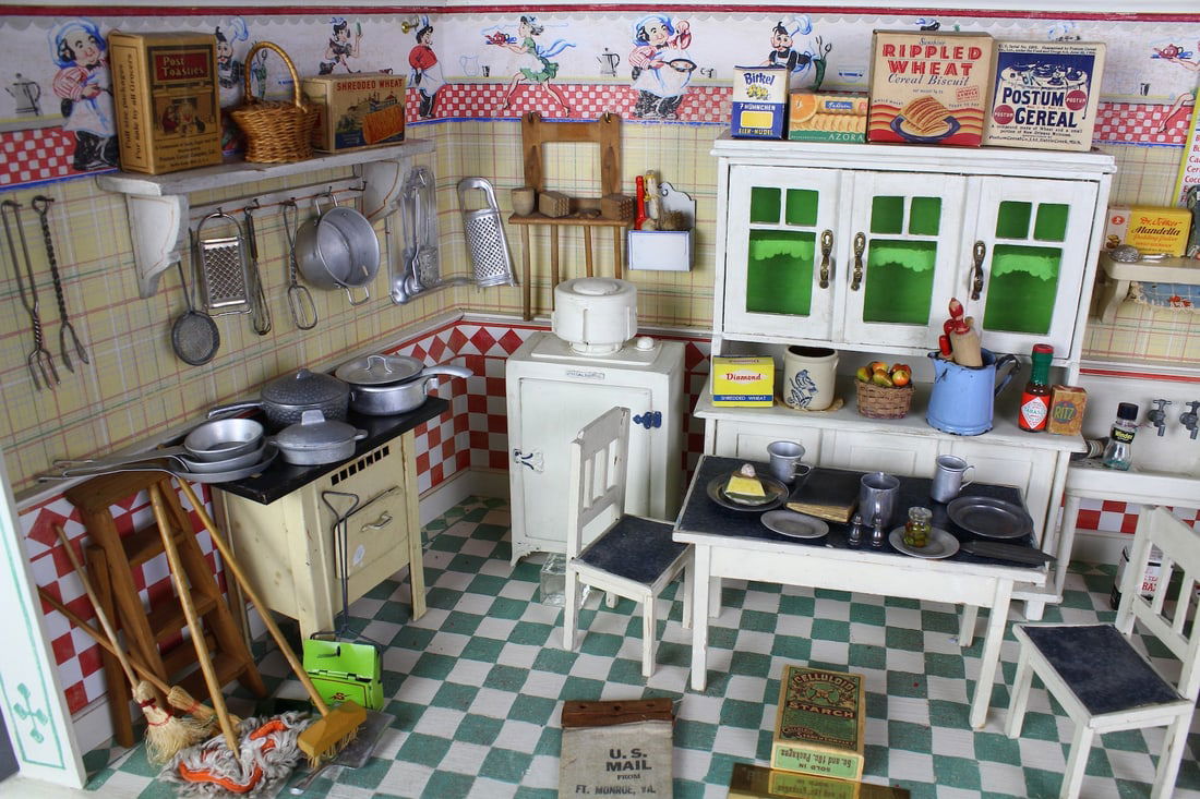 Museum- Doll House Kitchen Interior & Accessories - 5