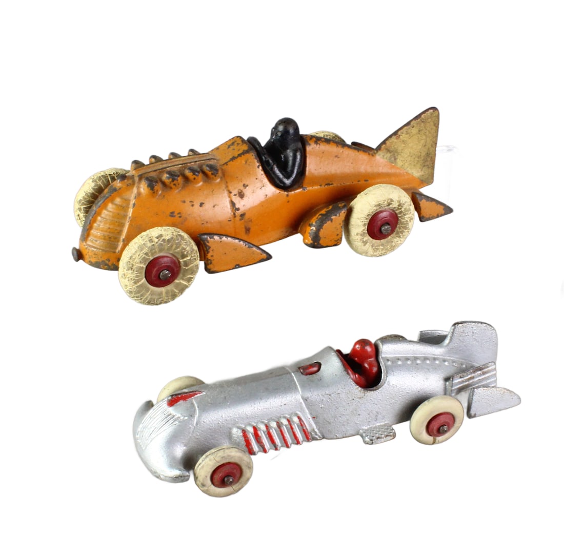 Hubley Streamlined Fin Racers with Drivers: Hubley Streamlined Fin Racers with Drivers. Great looking cast iron race cars, 7 1/4 inches long. 3 fin and 5 fins on the rear.