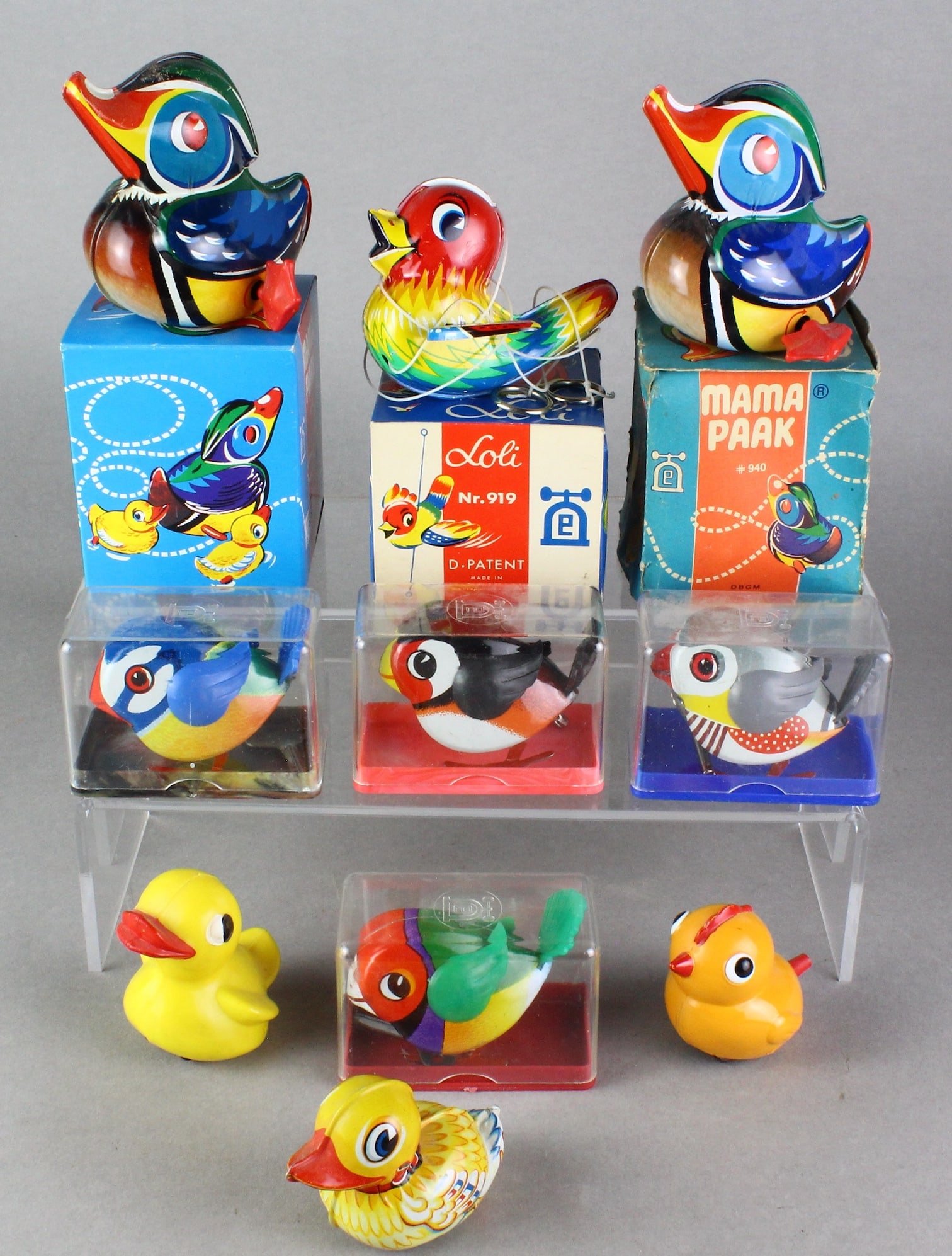 Lehmnann Tin Birds in Box & Case 10: Lehman Mama Paak, Loli, Duck etc. 3 in Box, 4 in plastic box and 3 loose. Excellent to near mint original condition.