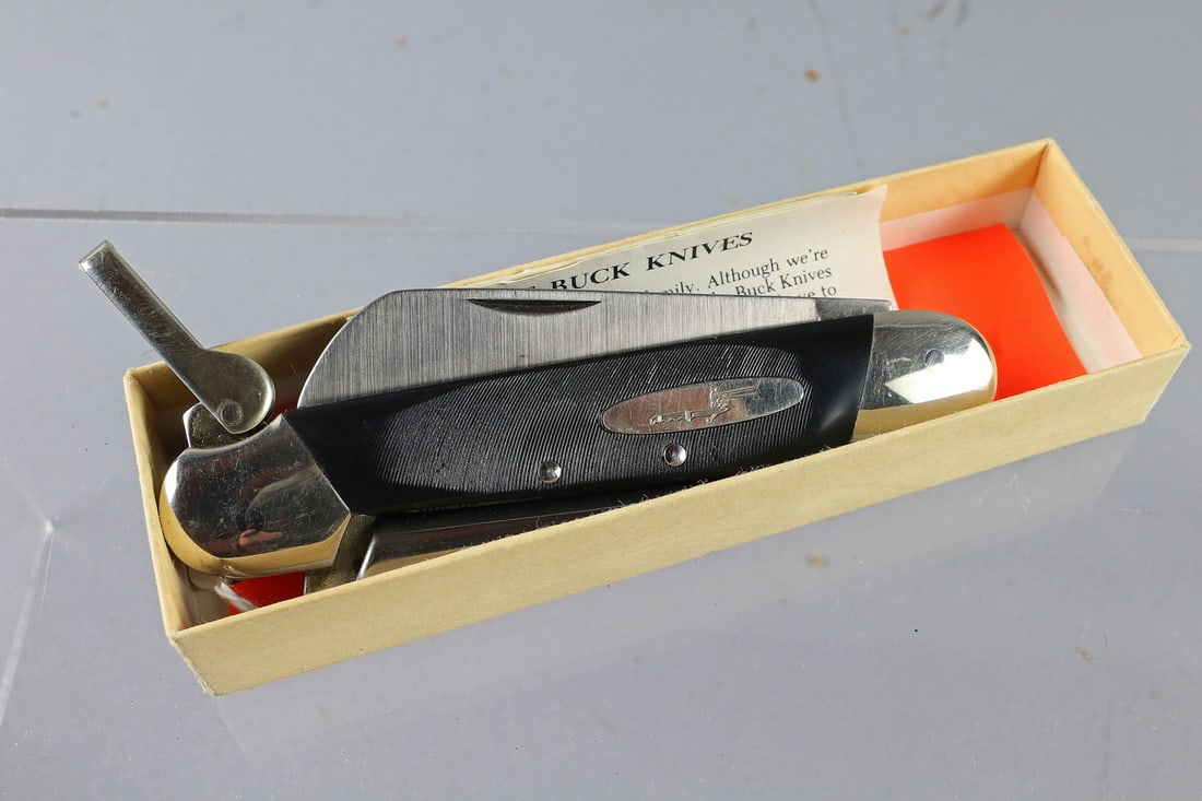 Buck Yachtsman 315 in Box NM As New: Buck Yachtsman 315 in Box NM As New, 4 1/2" closed