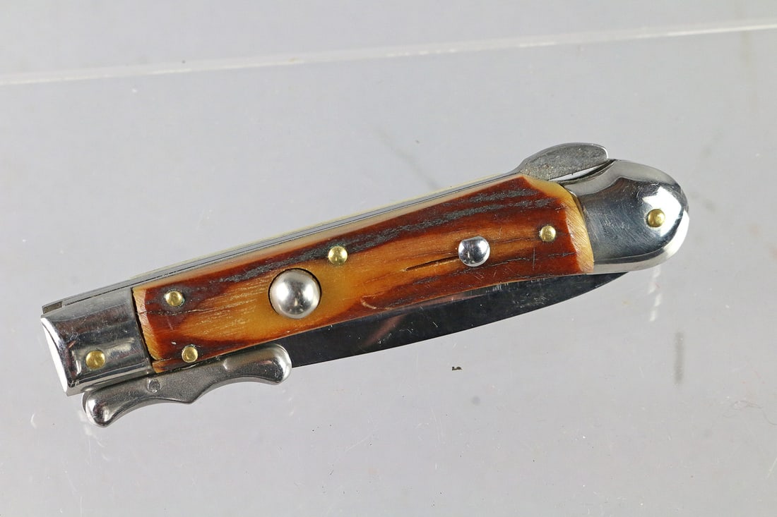 AKC Italy Stag Swing Guard: AKC Italy Stag Swing Guard, 3 1/2" blade, EX snap NM