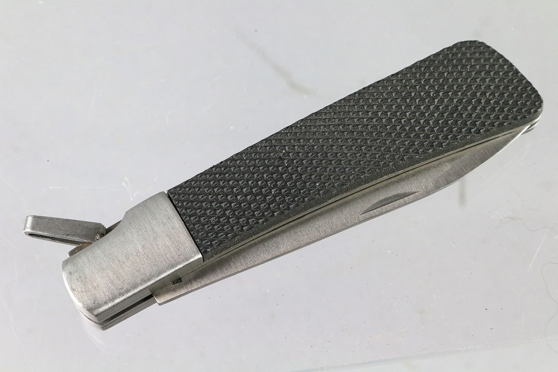 Leverlock Auto Knife: Leverlock Auto Knife, 3 1/2" blade high quality