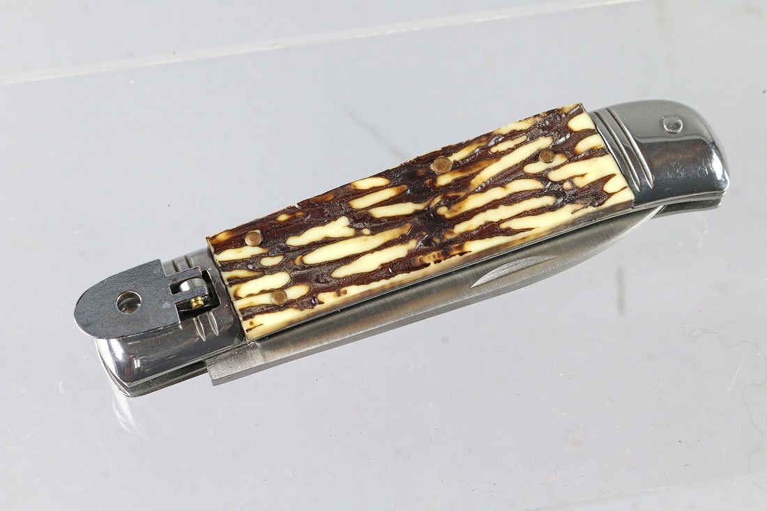 Lever Lock Knife NM: Lever Lock Knife NM, 5" closed, strong snap