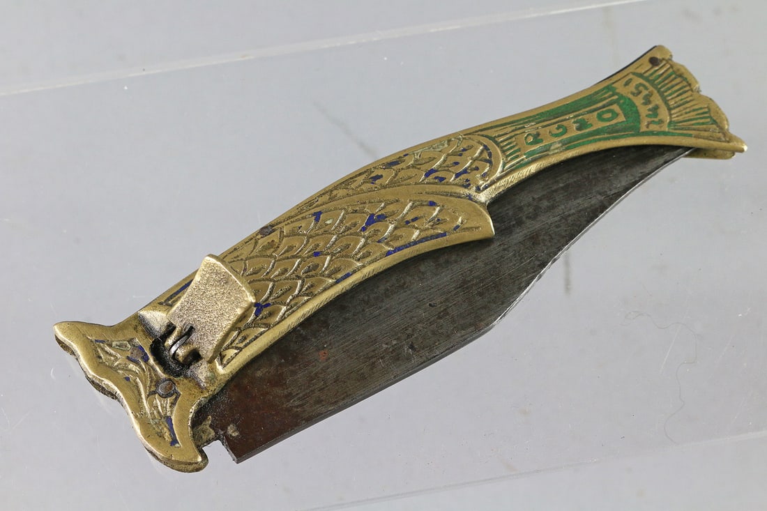 India 1940's Lever Lock SwitchBlade: India 1940's Lever Lock SwitchBlade, brass, carbon 5" blade, superior snap!