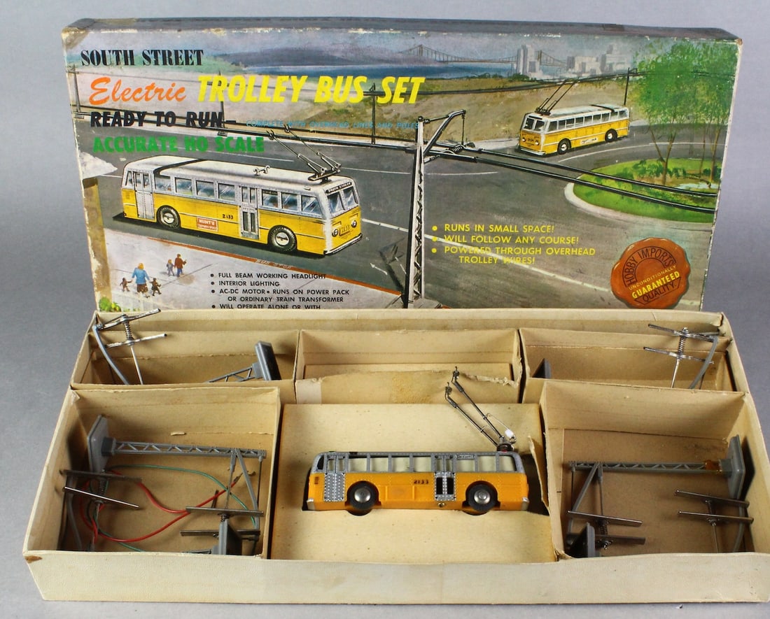 South Street Electric Trolley Bus Set in Box (1 of 3)
