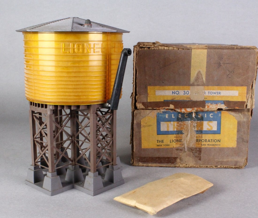 Lionel No. 30 Water Tower in Box (1 of 2)
