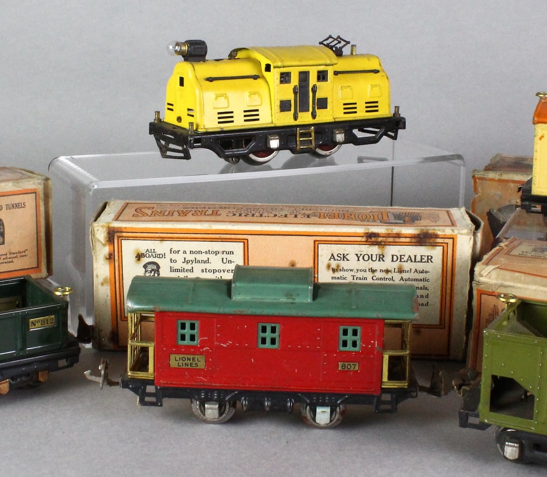 Lionel Pre-War Macy's Special 450 Locomotive &Cars (1 of 5)
