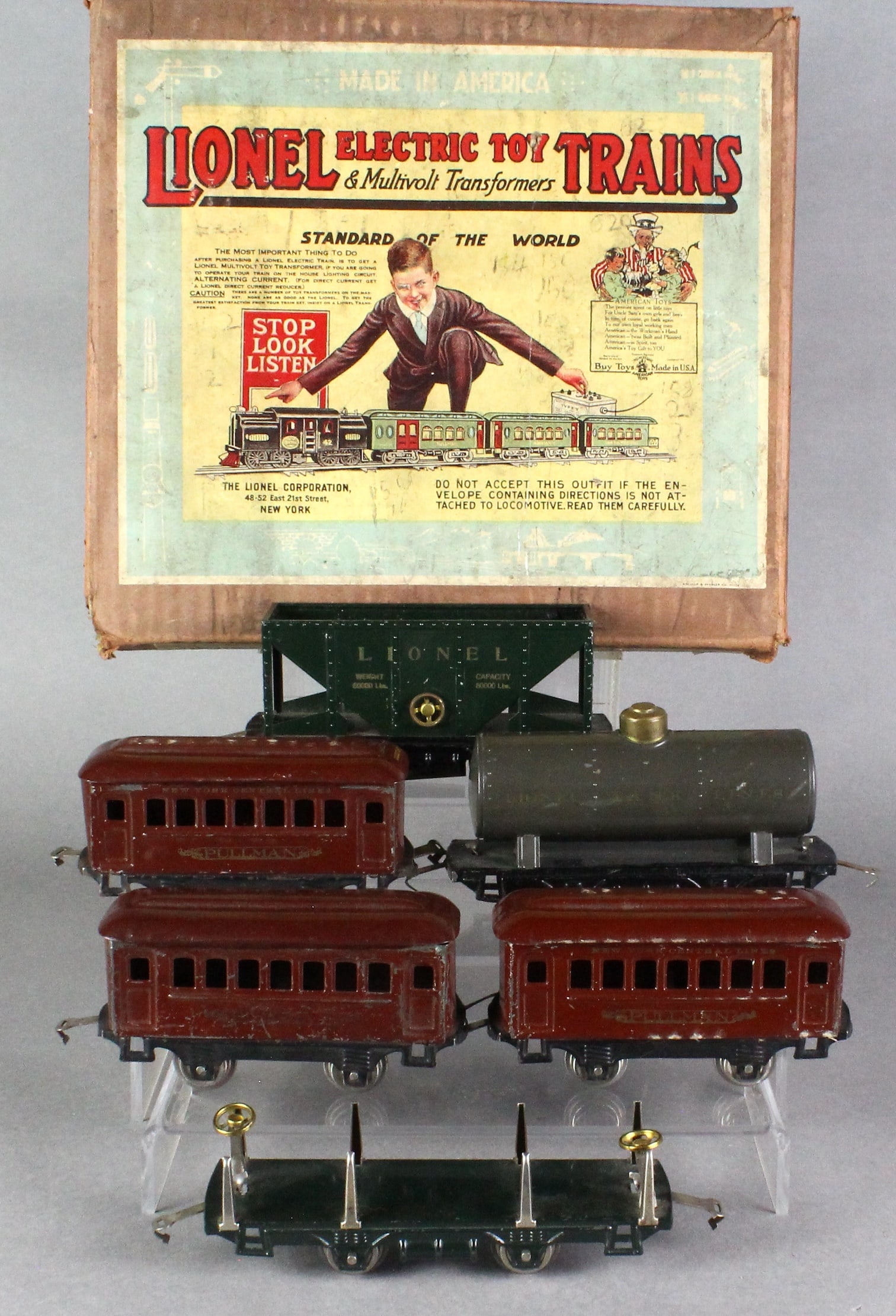 Lionel Pre-War Rolling Stock & Lionel Box (1 of 3)