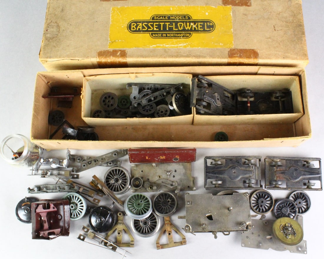 Bassett-Lowke Large Box Full of Parts, Wheels &: UK Bassett-Lowke large rolling stock Box-original Box Full of Parts, Wheels, Trucks, Loco parts.