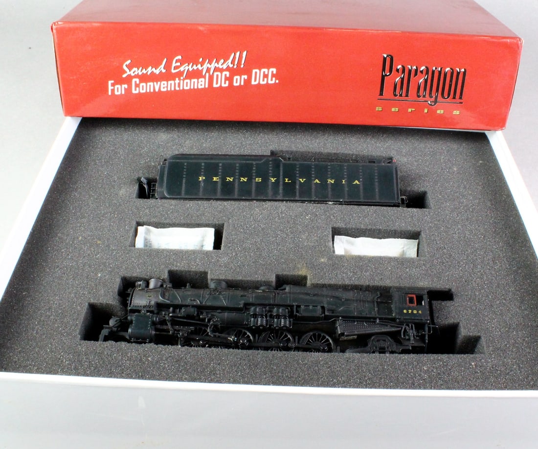 HO Broadway PRR M1b #6704 Locomotive in Box (1 of 4)