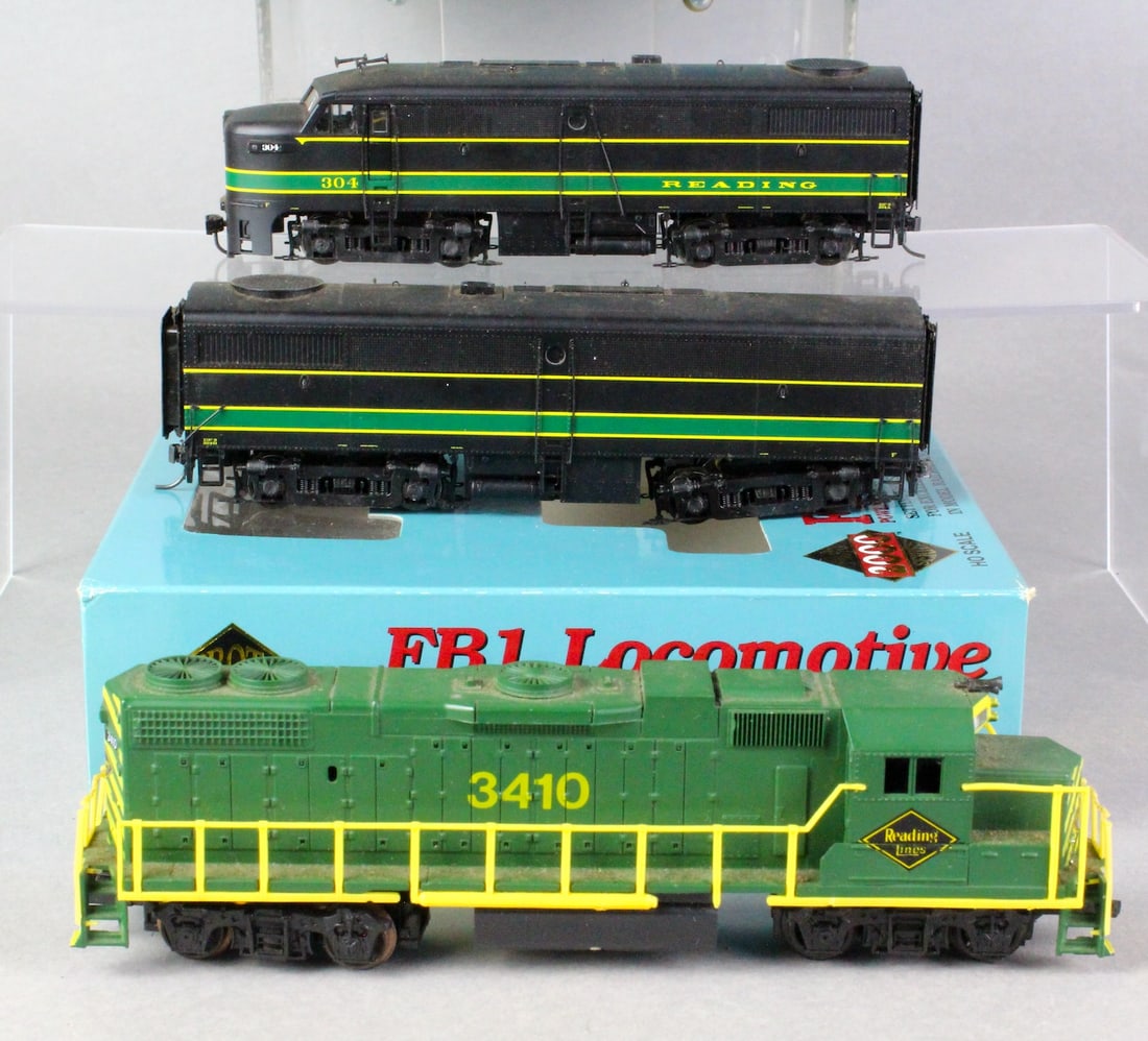 HO Proto 2000 FA1 & FB2 Locomotives in Box & 3410 (1 of 4)