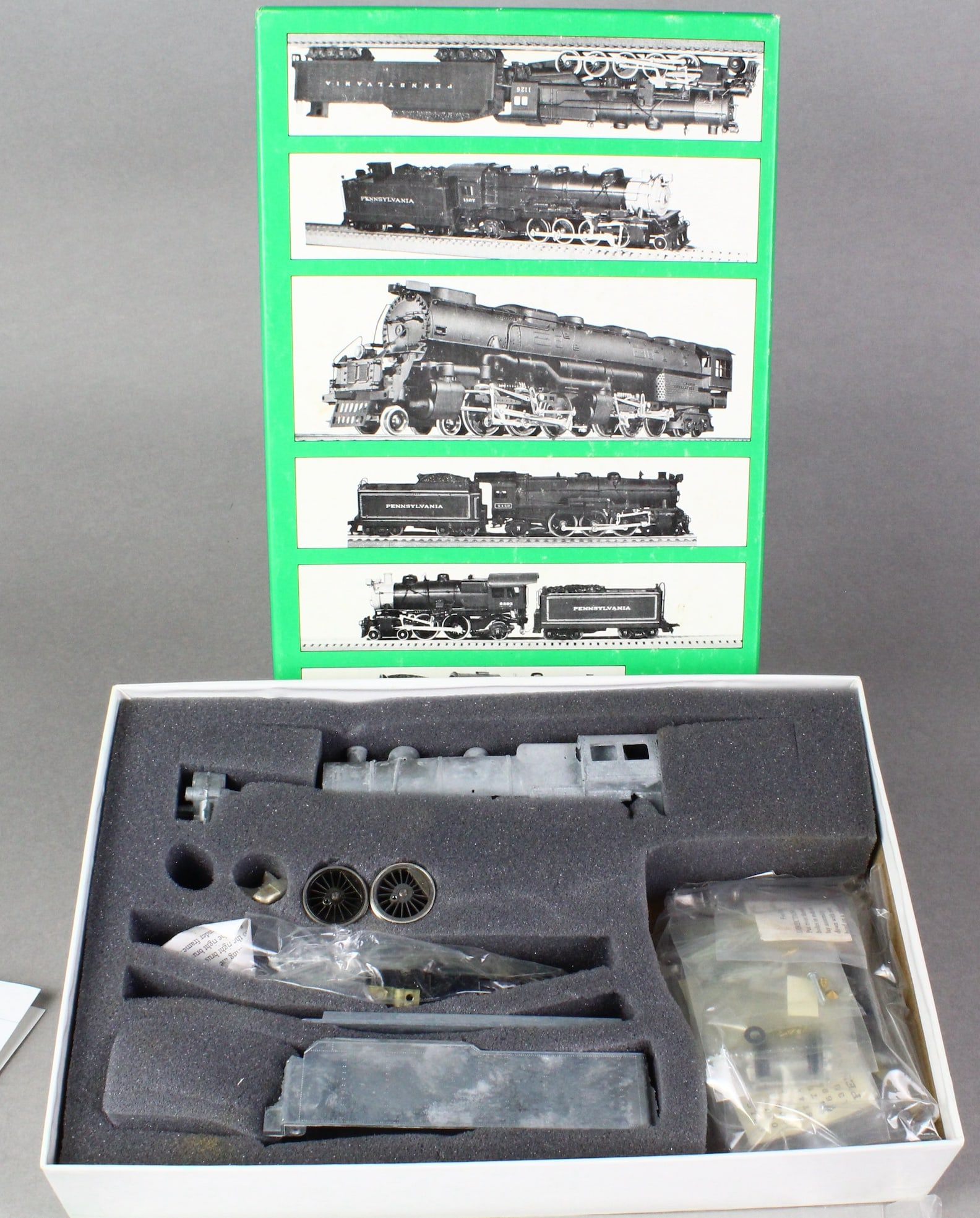 HO Bowser PRR E-6 Atlantic 4-4-2 Engine in Box: HO Bowser PRR E-6 Atlantic 4-4-2 Engine in Box. Unbuilt original Pennsylvania RR locomotive in box.