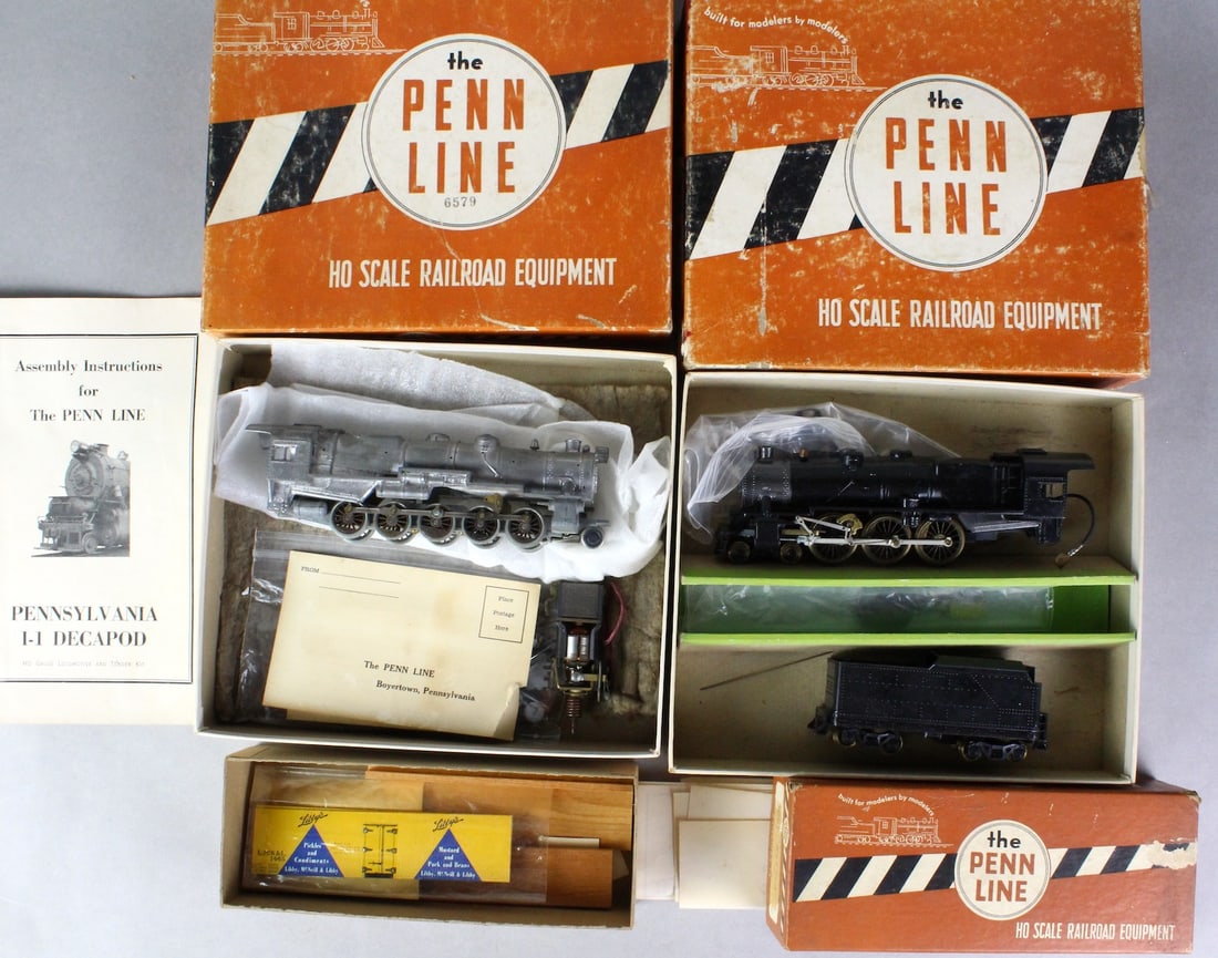 HO Penn Line Locomotive Kits & Cars in Box: 2 Penn Line engine kits, one painted, one Decapod unpainted. One reefer kit unbuilt. Sold as shown.
