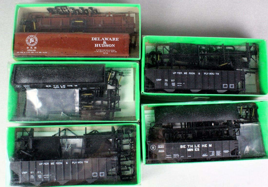 HO Bowser Rolling Stock Kits Mint in Box (1 of 2)